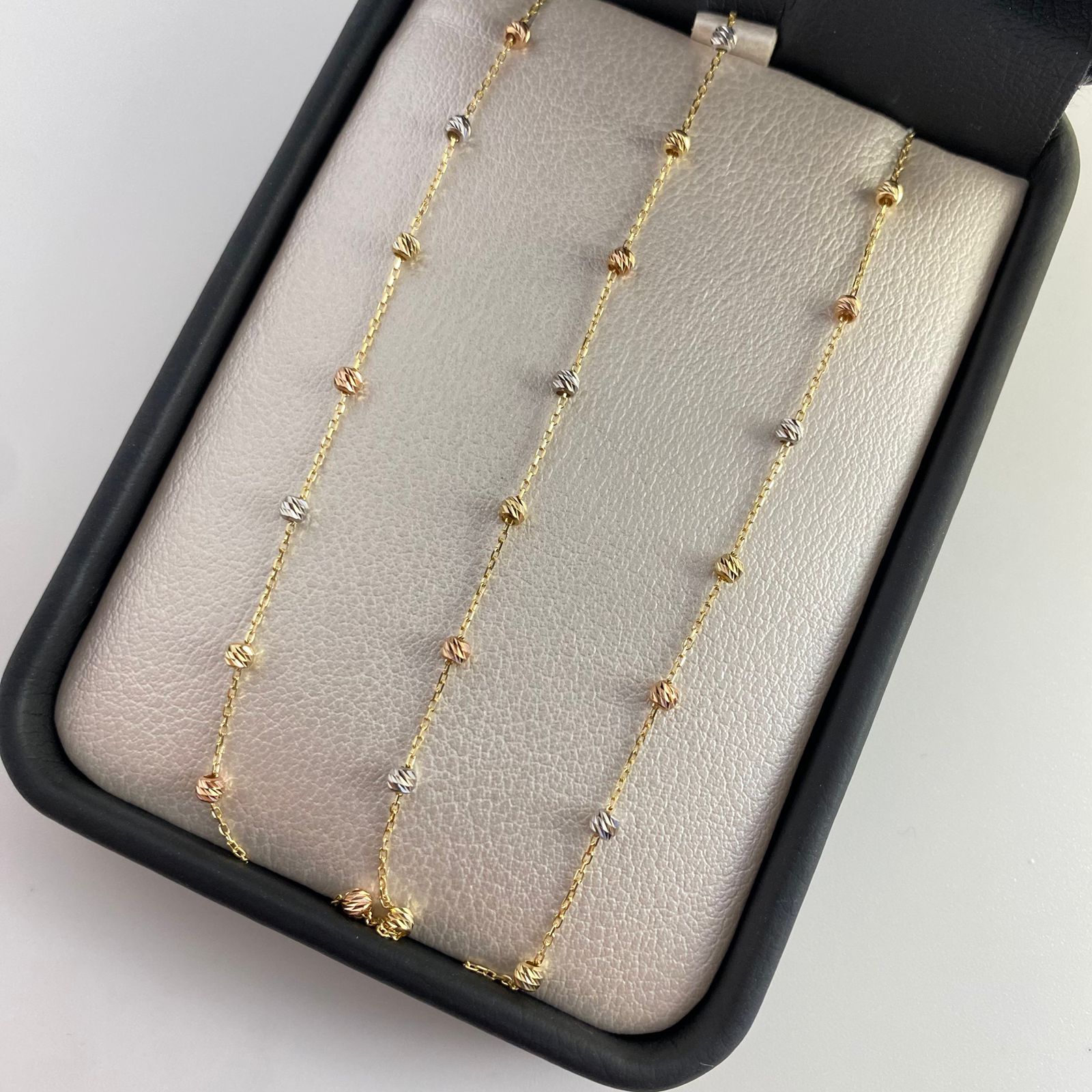 Pulso It aro seguido balines diamantados Tres oros 18k +3 / 3,2 Gr / 2,55 mm / 18 Cm